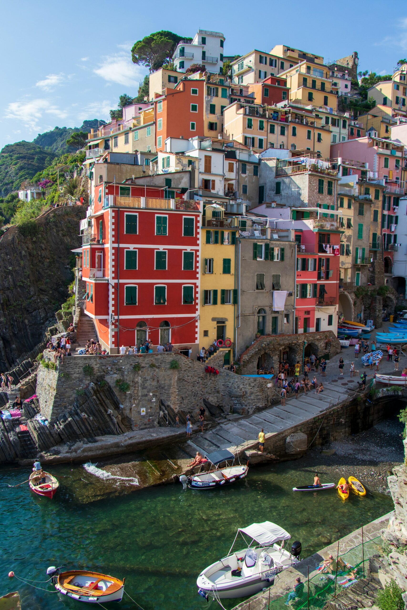 Moonlight or Sunlight? Discover Manarola’s Timeless Beauty